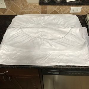 Toddler bed mattress protector